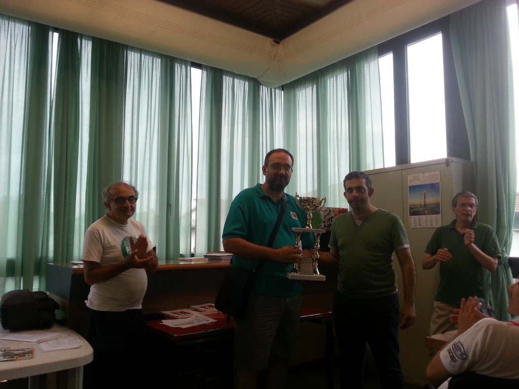Il Maestro Internazionale Duilio Collutiis riceve il primo premio del Torneo SODI Scientifica